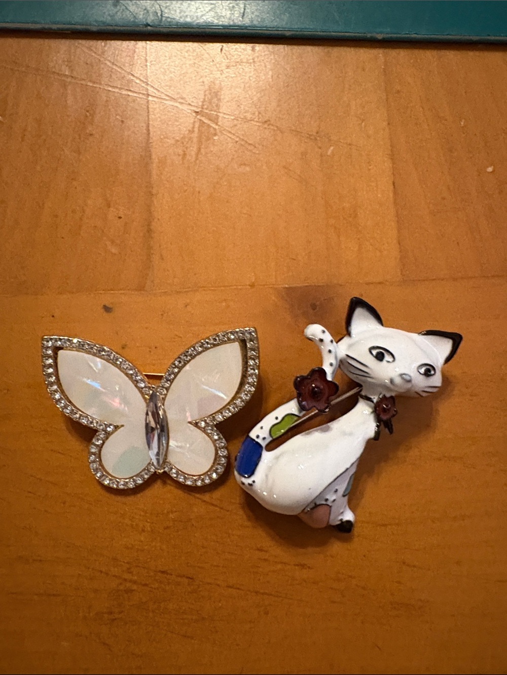White Butterfly and Cat women Accessory brooch Set
